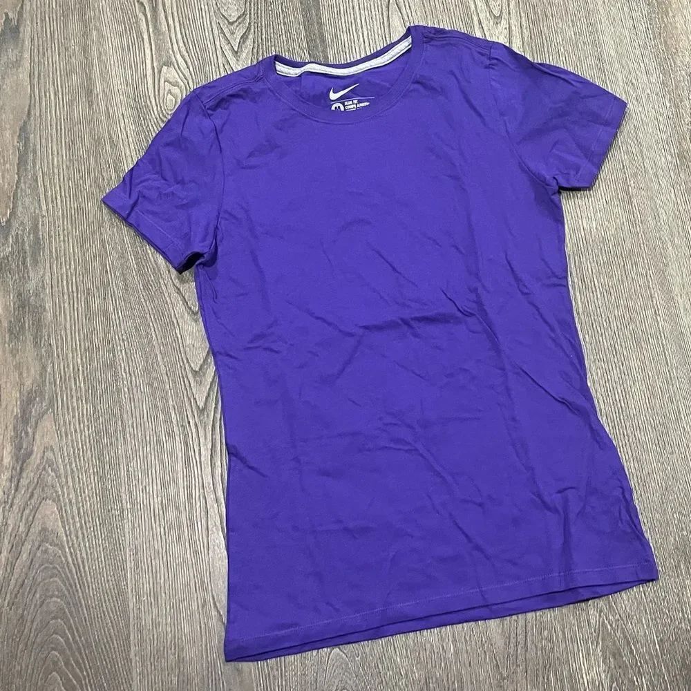 NWOT Nike Basic Tee Shirt Slim Fit Short Sleeve Crew Neck Cotton Purple Medium